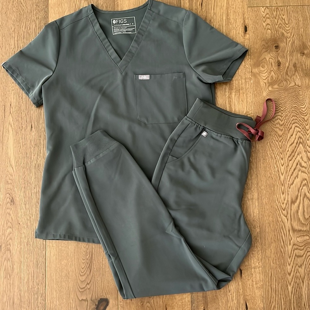 FIGS Bonsai Scrub Top and Jogger Set